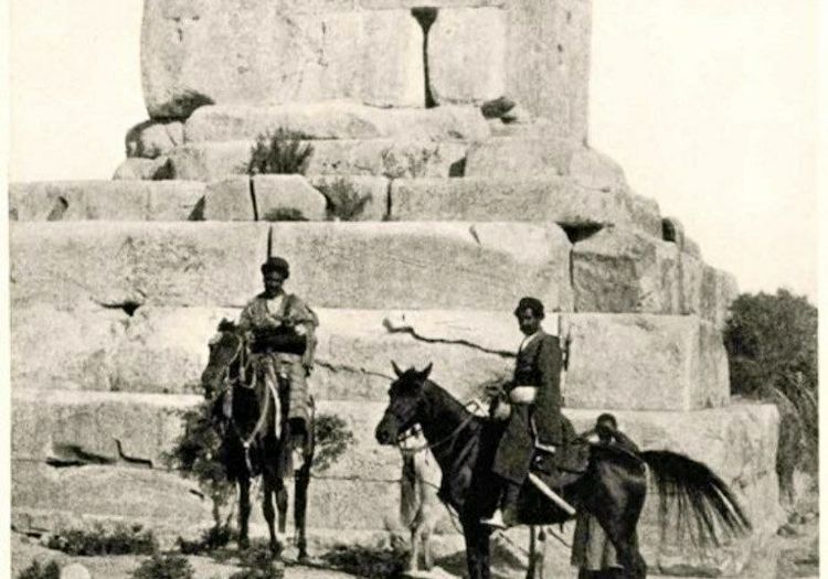 تصویری زیرخاکی از آرامگاه کوروش در دوره قاجار