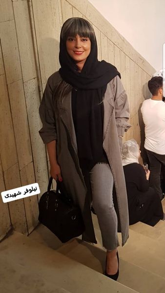 عکس یوهویی از خانم بازیگر در راه پله 