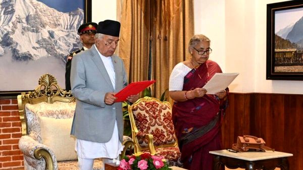 اولین زن به عنوان نخست وزیر موقت نپال منصوب شد