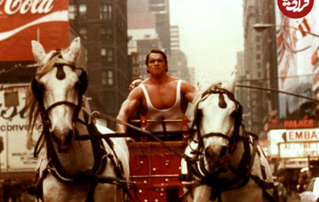 عکسی خاص از «آرنولد» در حال هدایت یک کالسکه در نیویورک؛ سال 1348