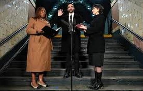 سوگند ممدانی با دستی بر قرآن، به عنوان شهردار جدید نیویورک