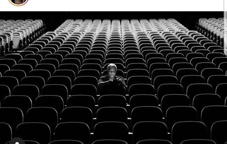 مهران مدیری در سالن خالی از جمعیت هتل اسپیناس پالاس + عکس