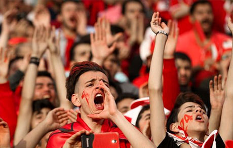 
گزارشگر تراکتوری خون پرسپولیسی‌ها را به جوش آورد! +عکس