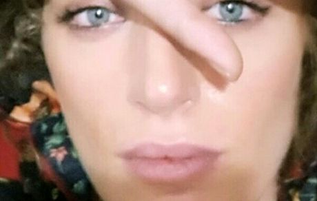 ژست خاص خانم بازیگر + عکس