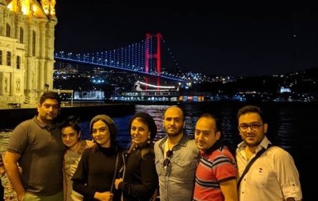 خواهران فرجاد و دوستانشان در استانبول + عکس