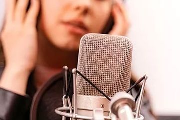 نمی توانیم برای آواز خواندن یک خانم در جمع آقایان مجوز بدهیم
