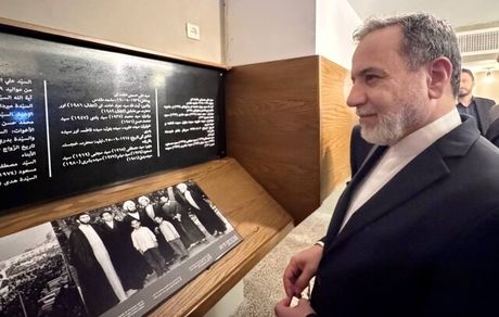 تصویری از بازدید عراقچی از منزل رهبر انقلاب در مشهد