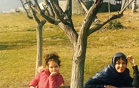 آزاده نامداری و دخترش در پارک + عکس