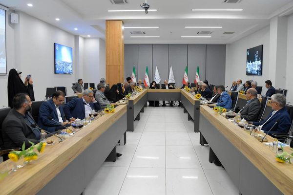 محمد شریعتمداری: ضعف کارشناسی و اشتباه سیاستگذاری در گذشته باعث گسست عمیق در زنجیره ارزش پتروشیمی شد