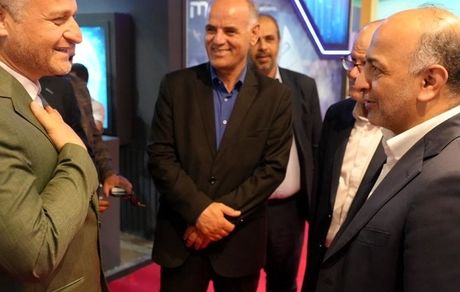 بازدید مدیران ارشد اقتصادی از غرفه بیمه دی در نمایشگاه اینوکس مشهد