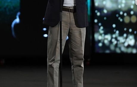 شلوار عجیب آقای بازیگر در جشن حافظ + عکس