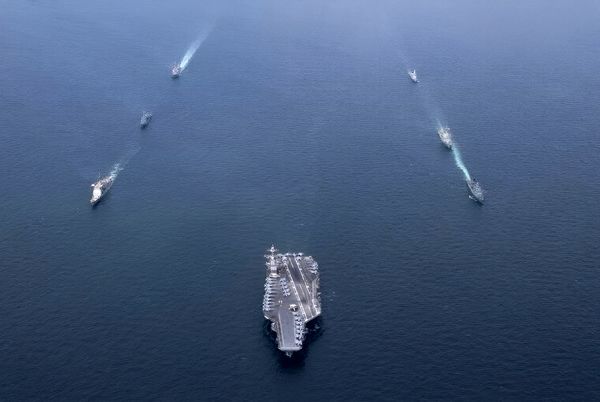 اعزام ناو هواپیمابر آمریکا به خاورمیانه؛ ترامپ در حال بررسی جوانب حمله به ایران است!