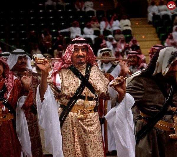 ملک سلمان، پادشاه عربستان در حال رقص شمشیر