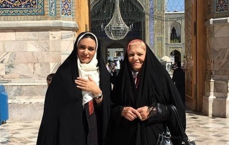 لیندا کیانی و مادرش در حرم امام رضا (ع) + عکس