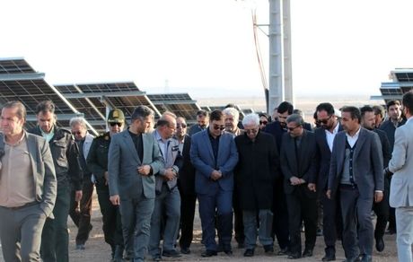 بازدید استاندار خراسان شمالی از پروژه نیروگاه خورشیدی شرکت آلومینای ایران