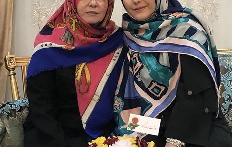 خانم اخبارگو در کنار مادرش + عکس