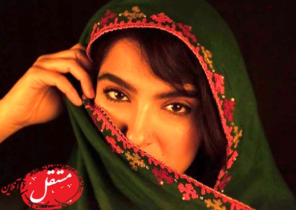 خانم بازیگر با روسری سنتی اش + عکس