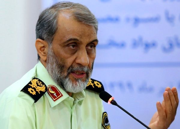 جمعیتی که در خیابانها هستند مزدور و تروریستند