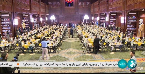 زیرنویس شبکه خبر: داور پایان بازی الاتحاد سپاهان را به سود ایران اعلام کرده است
