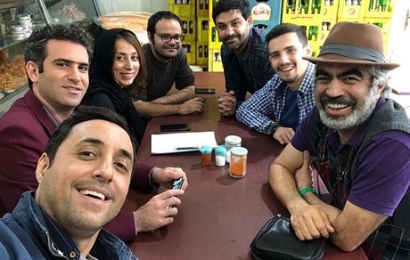 امیرحسین رستمی و بازیگران معروف در رستوران دهه شصتی + عکس