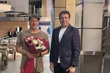 تصویری از ورود مایکل اوینینگ، دستیار آلمانی وحید هاشمیان