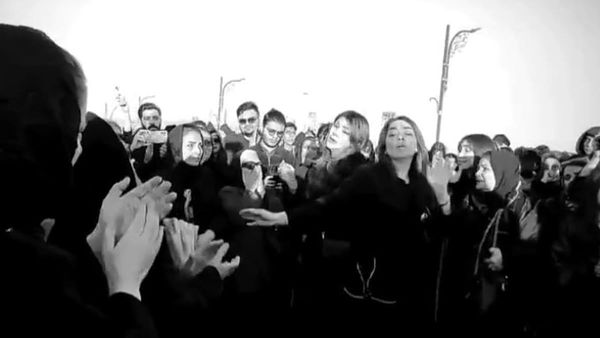 بدنِ مادر، زبانِ خاموشِ سوگ