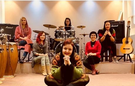 تیپ قرمز و با کلاه آناهیتا همتی + عکس