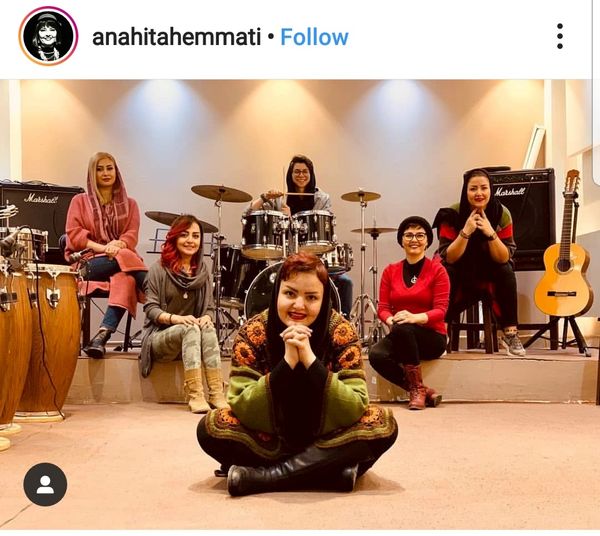 تیپ قرمز و با کلاه آناهیتا همتی + عکس