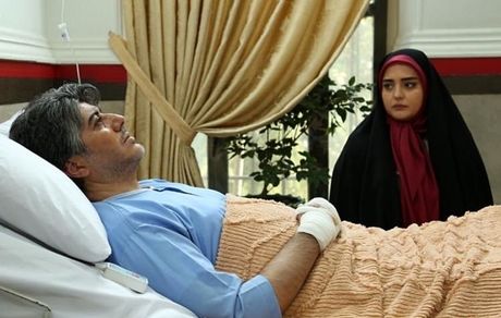 بازیگر سریال ستایش بر روی تخت بیمارستان + عکس