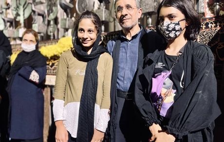 حضور احمدی نژاد در مراسم عزاداری محرم + فیلم