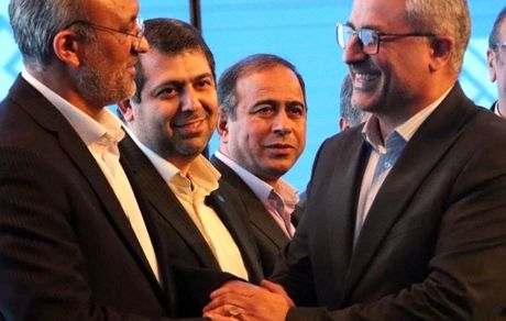 تقدیر از نخبگان بیمه دی در سی‌امین همایش ملی و یازدهمین همایش بین‌المللی بیمه و توسعه
