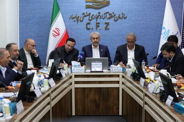 حضور سرپرست استانی سیستان و بلوچستان بانک صنعت و معدن در جلسه وزیر امور اقتصادی و دارایی با صنعتگران استان