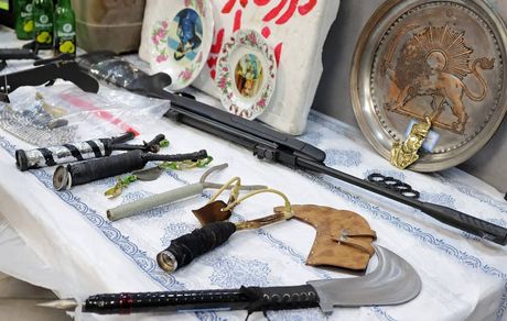 کشف ۶۰ هزار قبضه انواع سلاح و دستگیری 2 تروریست