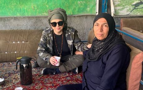 بهنوش بختیاری در رستوران ساده یکی از هوادارانش + عکس