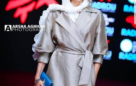 مانتوی مزونی خانم بازیگر در چارسو + عکس