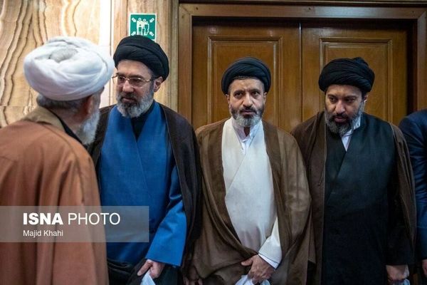 عکس خاص ۳ پسر رهبر انقلاب در یک مراسم