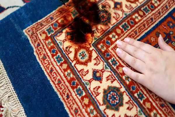 چطور جای فرش سوخته با زغال را ترمیم کنیم؟