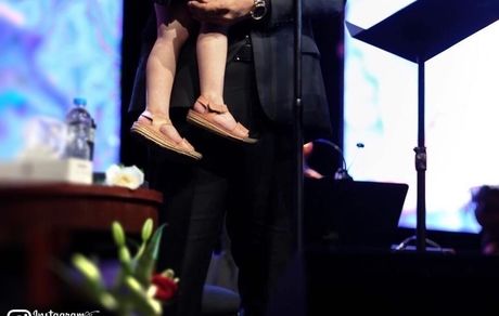 دخترکوچولو بغل مهران مدیری + عکس