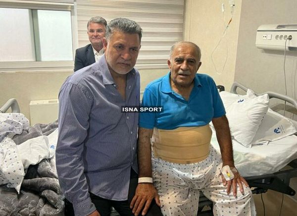 عکسی از عیادت علی دایی از اسطوره آبی‌ها