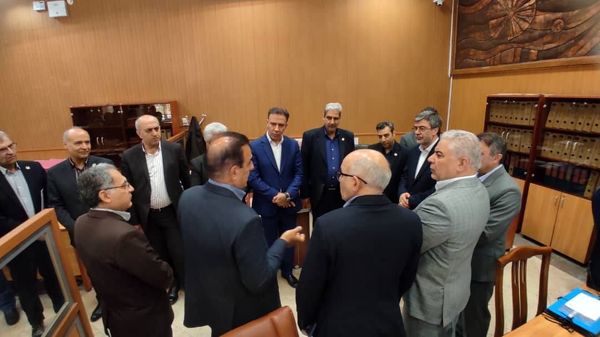 در جریان سفر مدیرعامل بیمه ایران؛ بازدید از شعبه تخصصی خسارت اتومبیل شهید مدنی تبریز