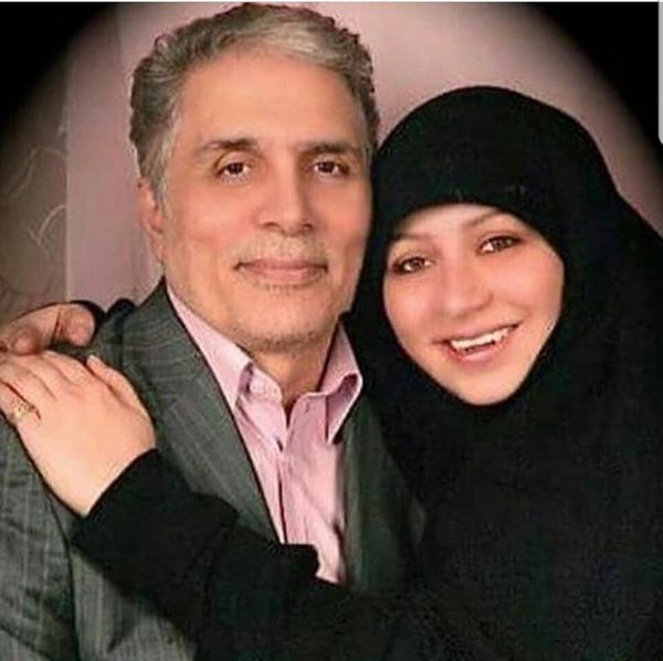 مجری خبر و دختر محجبه اش + عکس