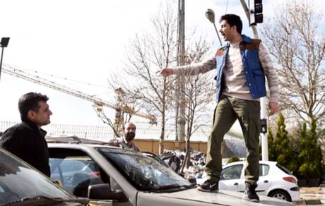 کارهای عجیب خواننده معروف وسط خیابونای تهران + عکس