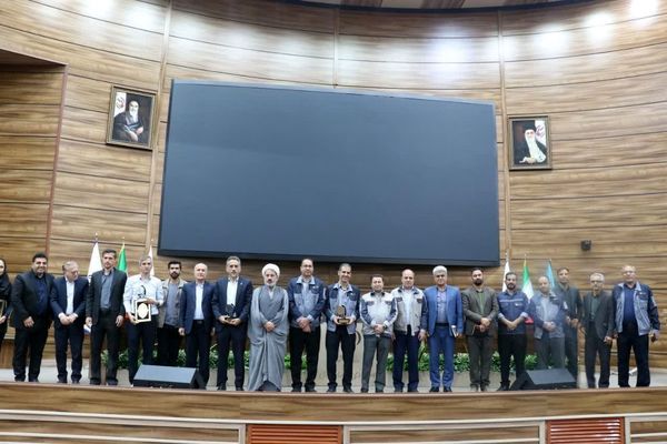 تجلیل از شرکت آلومینای ایران یه عنوان واحد نمونه استانی در حوزه ایمنی و آموزش کارگران