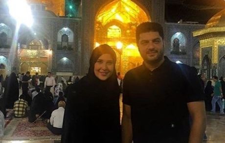 آقای بازیگر و همسرش در حرم امام رضا(ع) + عکس