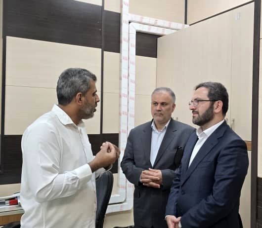 بازدید سرزده مدیرعامل بانک کشاورزی از شعبه جاسک / تأکید متقی‌نیا بر تسریع خدمت‌رسانی به مردم