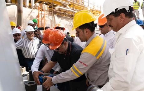 آغاز عملیات نصب و راه‌اندازی رآکتور اوره شرکت پتروشیمی هنگام با حضور شریعتمداری