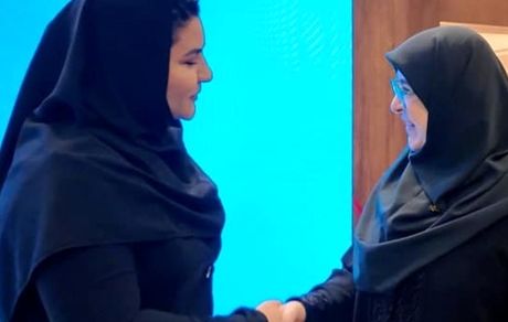 بیمه دی در مسیر شفافیت، متعهد و در کنار اصحاب رسانه است