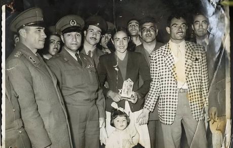عکسی از گوگوش در سه سالگی