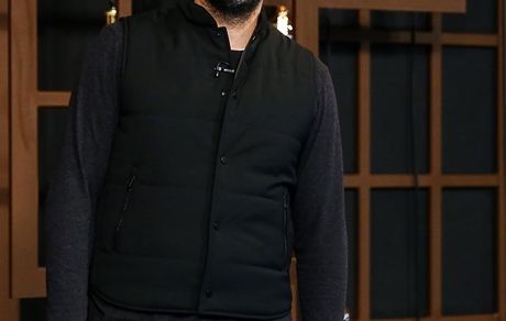 علی ضیا با استایل مشکیش در برنامه + عکس