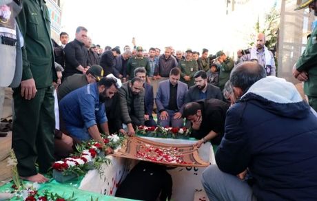 تشییع و تدفین شهید گمنام، همزمان با سالروز شهادت فاطمه زهرا (س) در شرکت آلومینای ایران